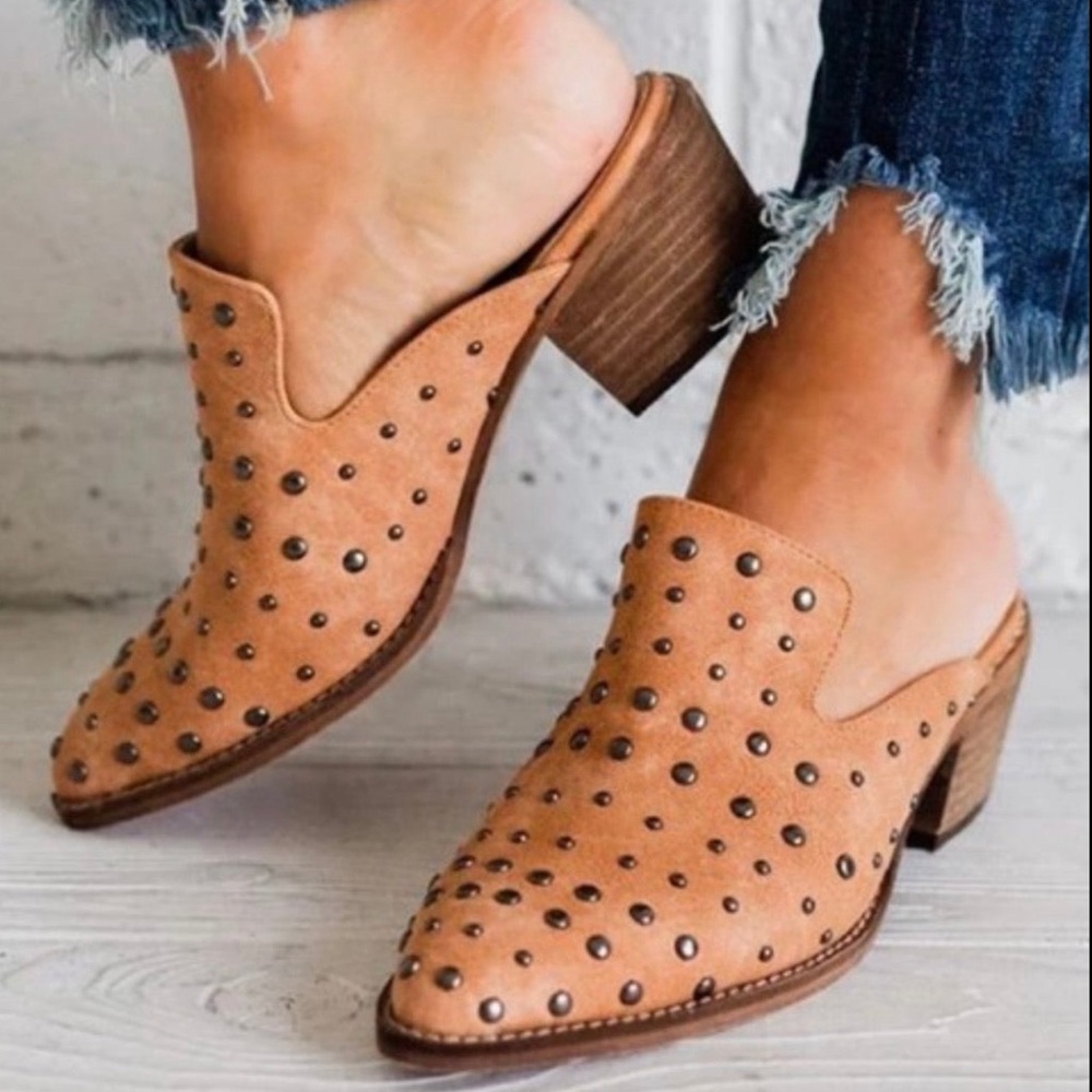 The cutest studded mules botties. Brand new